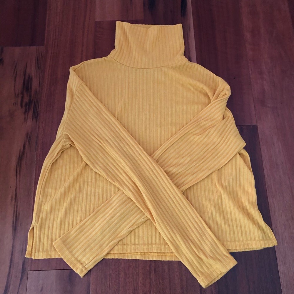 Ribbed long sleeve turtleneck